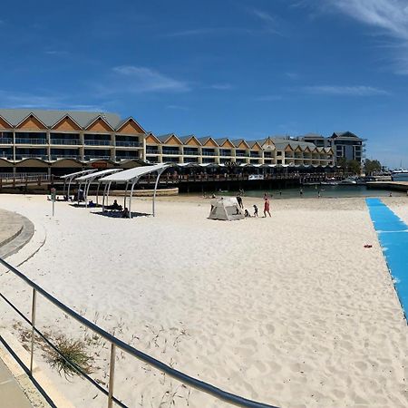 Апартаменты The Hutt On Mandurah Marina Экстерьер фото
